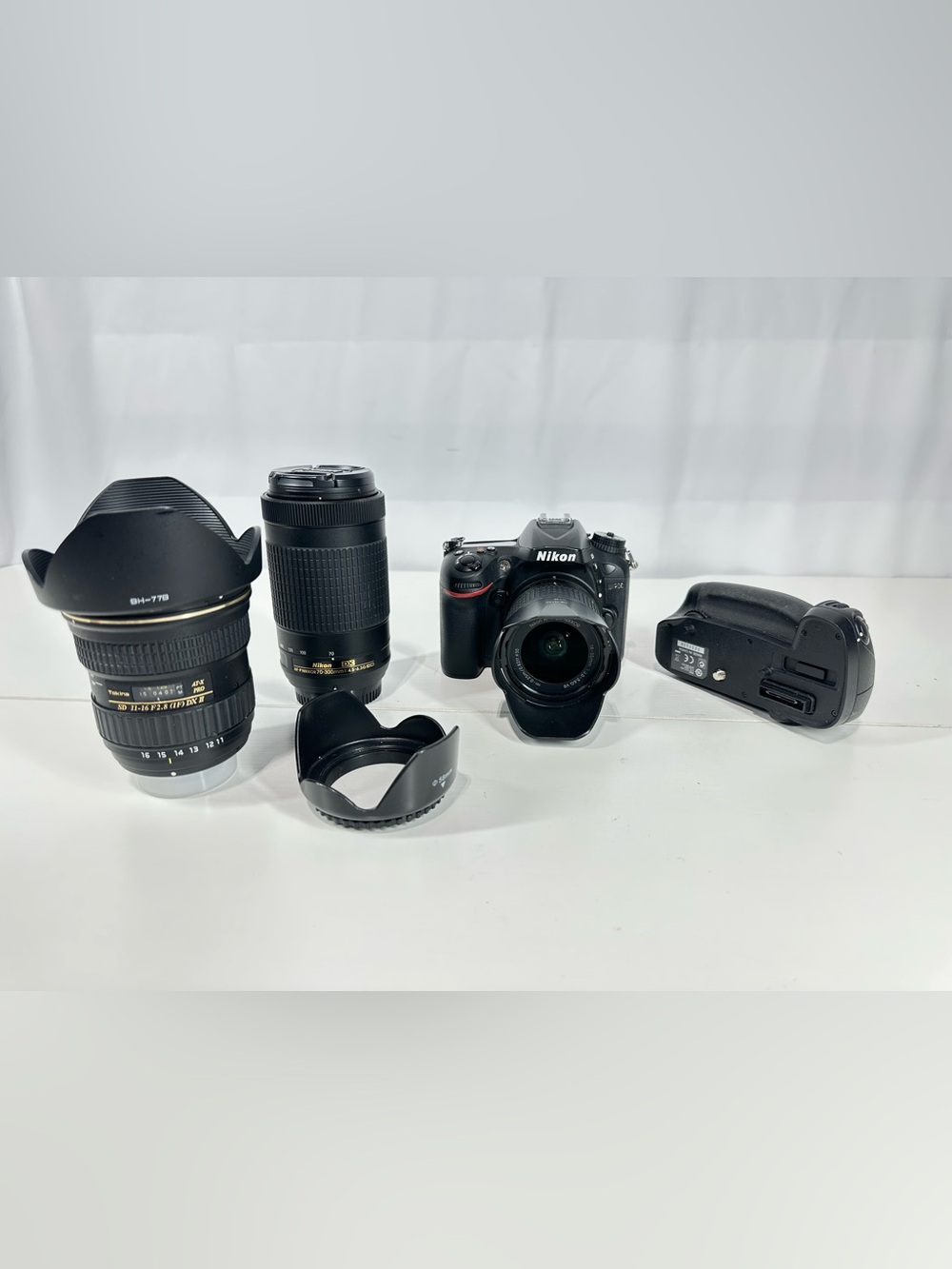 #423 Nikon D7200 24.2MP DSLR + 18-140mm + Token 11-16mm + 70-300mm Lens Bundle